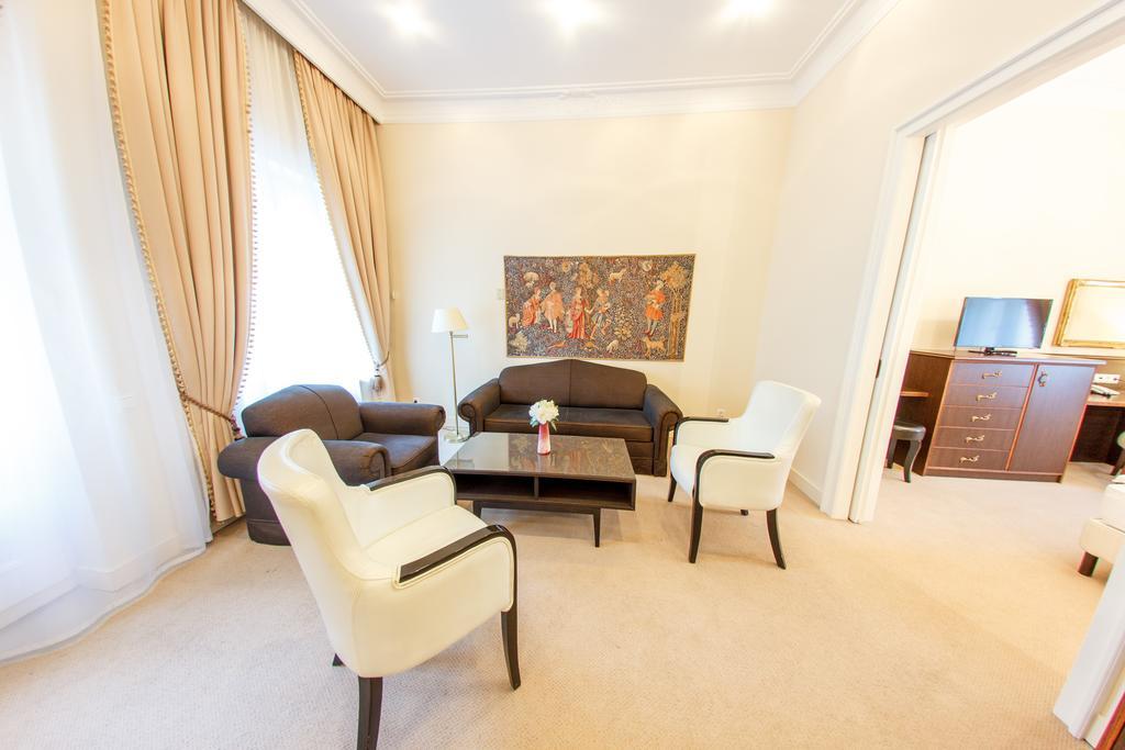 Hotel Kristaly Imperial ตาตา ภายนอก รูปภาพ