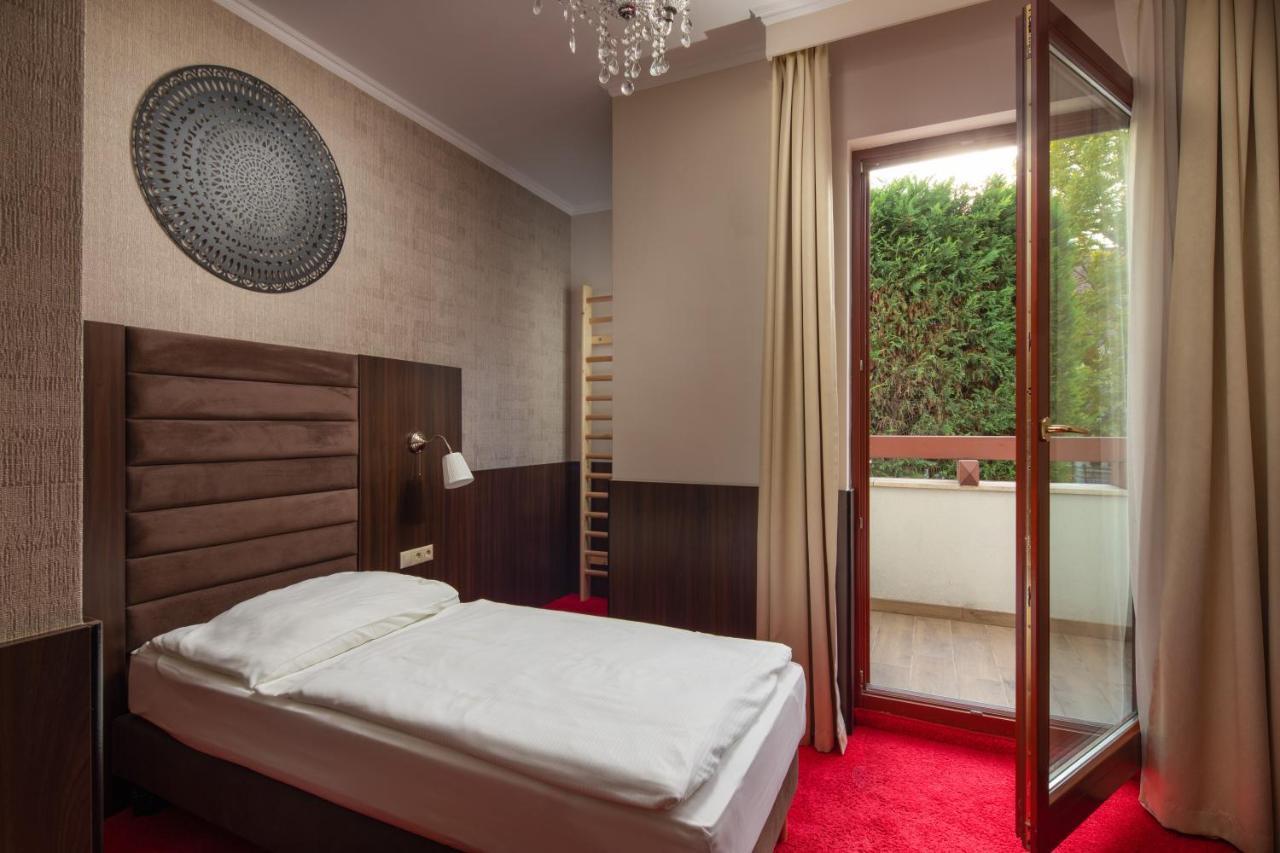 Hotel Kristaly Imperial ตาตา ภายนอก รูปภาพ