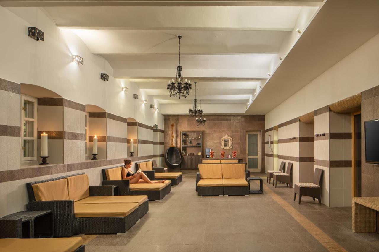 Hotel Kristaly Imperial ตาตา ภายนอก รูปภาพ